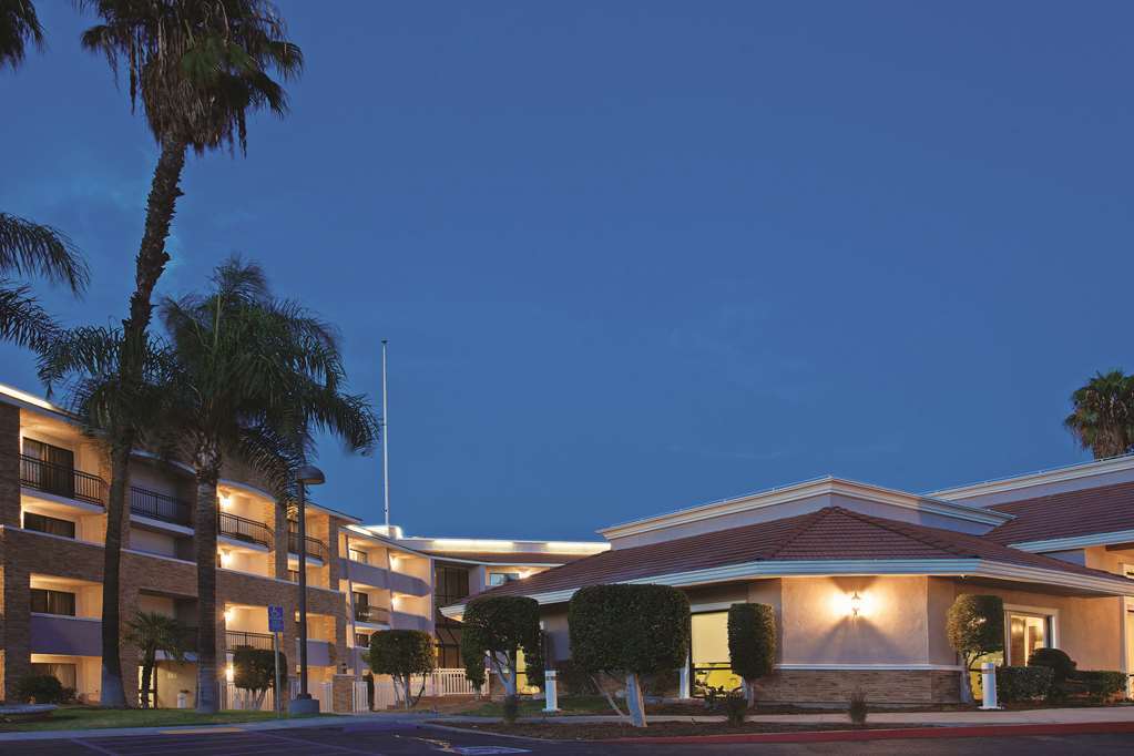 Hotel La Quinta By Wyndham Pomona Exterior foto