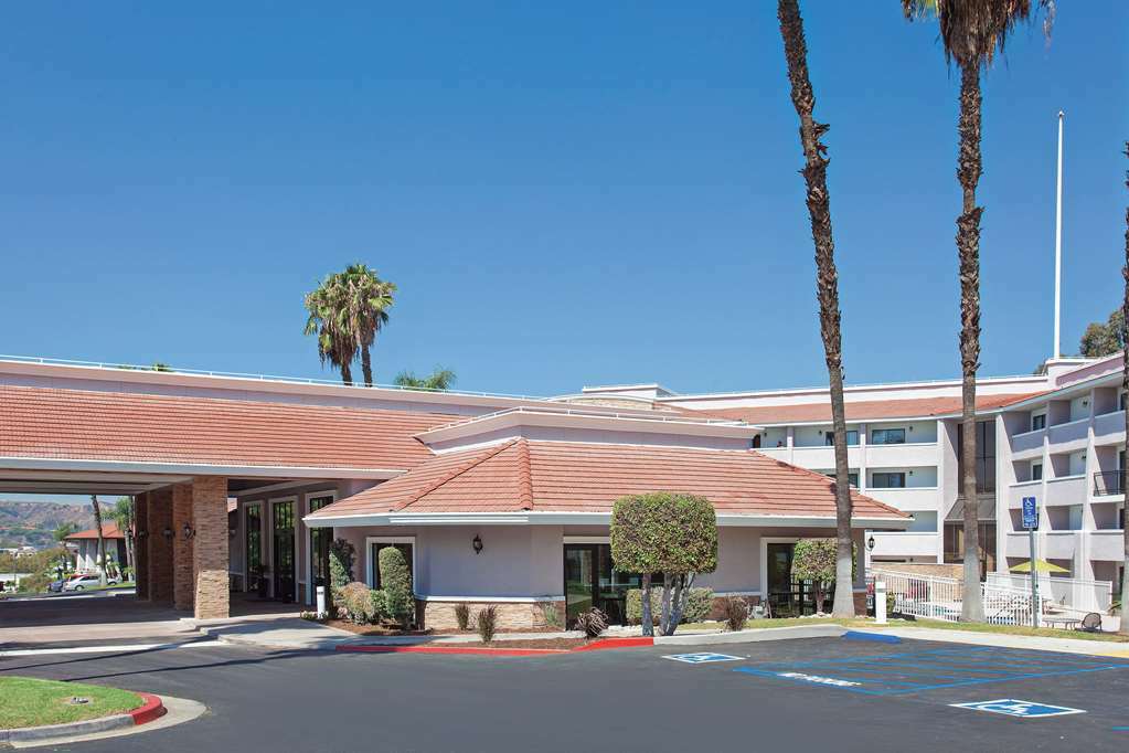 Hotel La Quinta By Wyndham Pomona Exterior foto